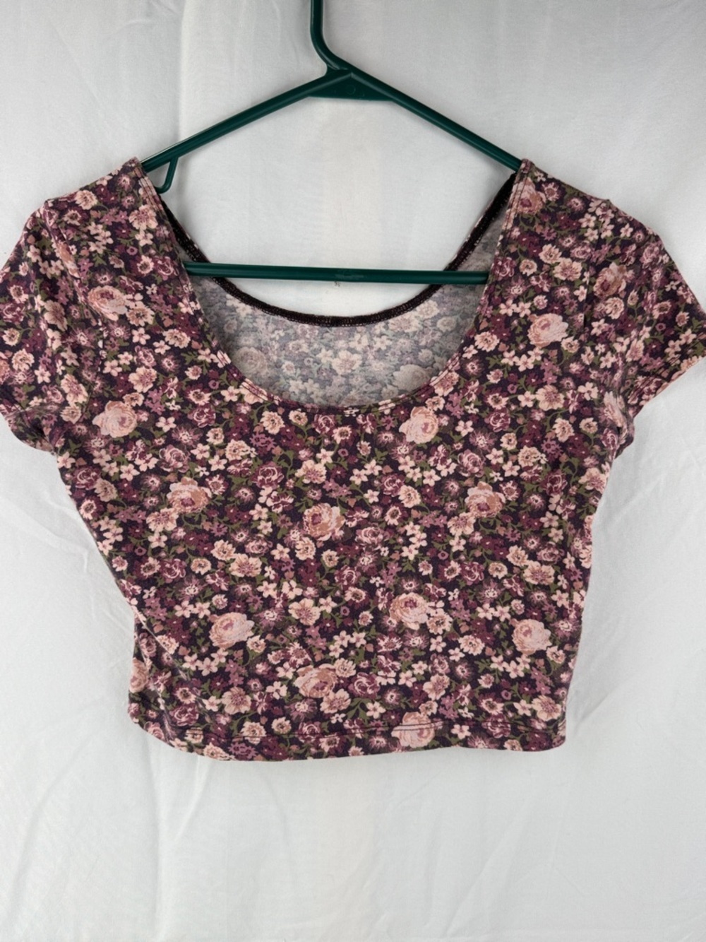 Garage Women’s Size Small Wine, Pink & Green Floral Scoop Crop Top T Shirt - Picture 5 of 6